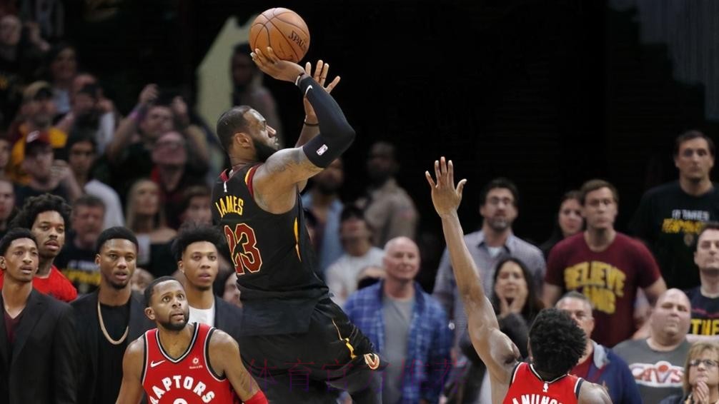 詹姆斯前场抢断字母哥 强突上篮命中 詹姆斯前场抢断字母哥 强突上篮命中