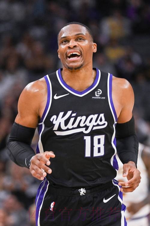 威少全场12中6,三分6中3得到15分6篮板10助攻1抢断1盖帽 威少全场12中6,三分6中3得到15分6篮板10助攻1抢断1盖帽